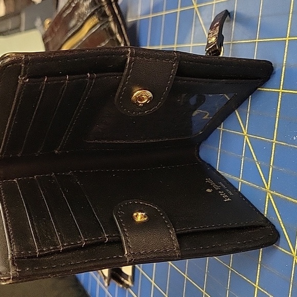 Kate Spade Patent Black Card Holder Wallet 5.5" x 4" x 0.5" Preowned - Picture 12 of 13